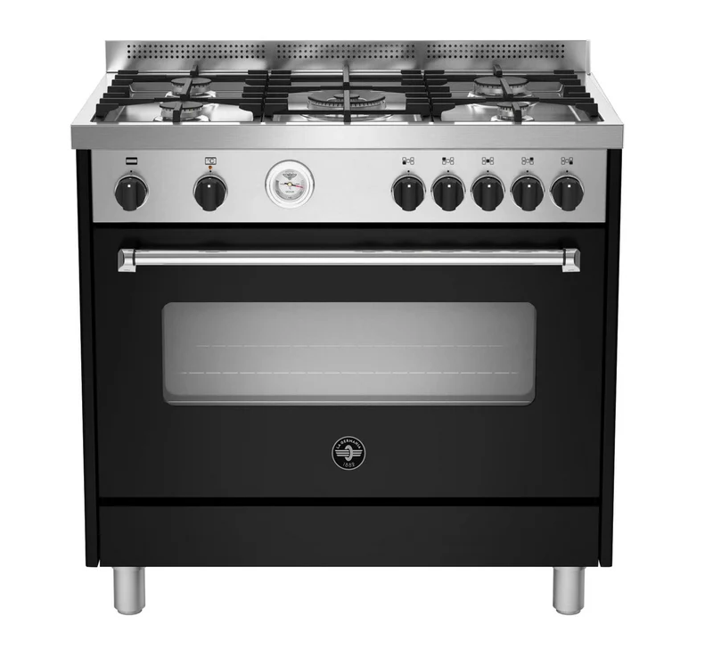 Ⓜ️🔵🔵🔵 LA GERMANIA AMN965ENET/21 - Cucina 5 Fuochi Gas, Alzatina senza coperchio, Forno Elettrico Multifunzione, 90x60 cm, Nero, Serie Americana, Nuova Classe A